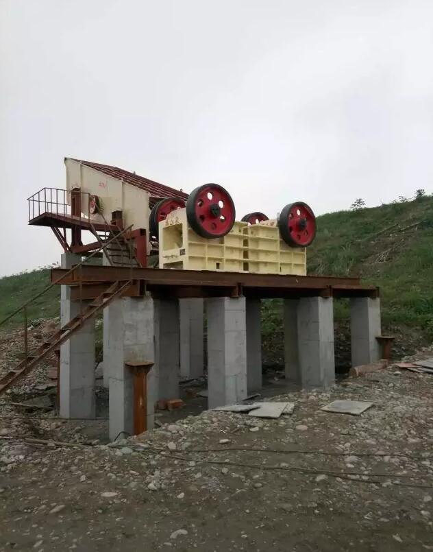 四川月產(chǎn)十萬(wàn)方磊蒙碎石制砂生產(chǎn)線正在安裝