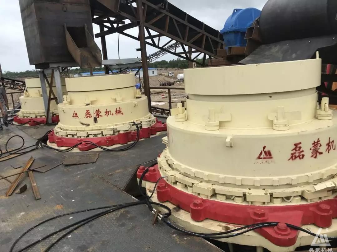 磊蒙機械柬埔寨成套精品骨料生產(chǎn)線已調(diào)試成功開始投產(chǎn)